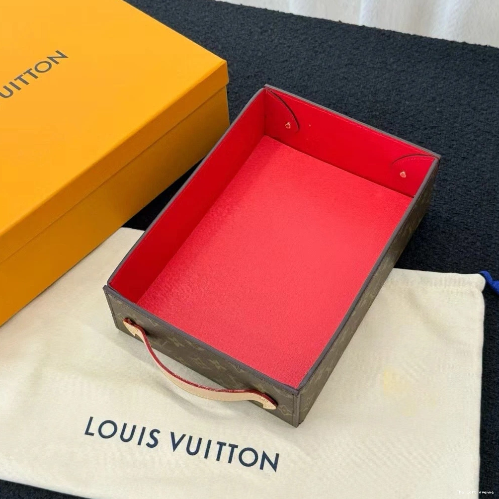 LV WITH CUSTOM TRAY DESK HANDLE 0715